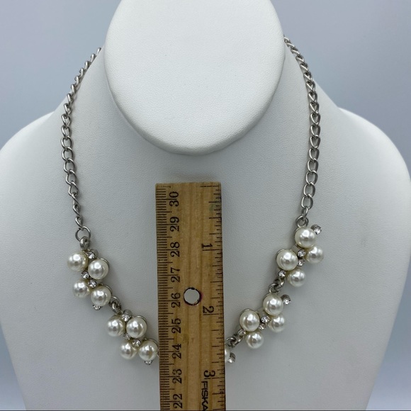 Elegant Faux Pearl Rhinestone Silver Tone Necklace - Picture 5 of 11